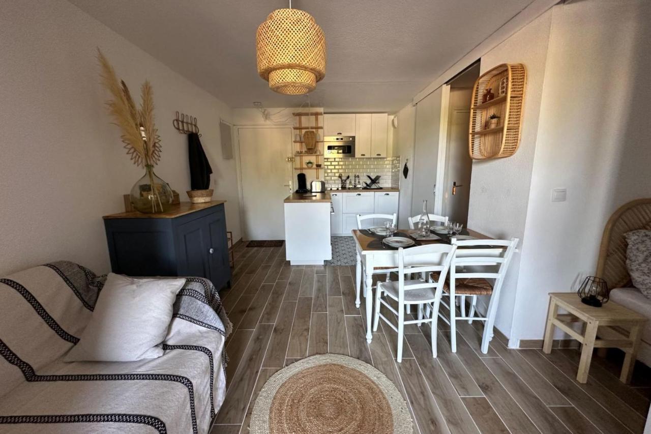 Very Cosy Apartment At 200 M From The Beaches La Londe-les-Maures Exterior photo